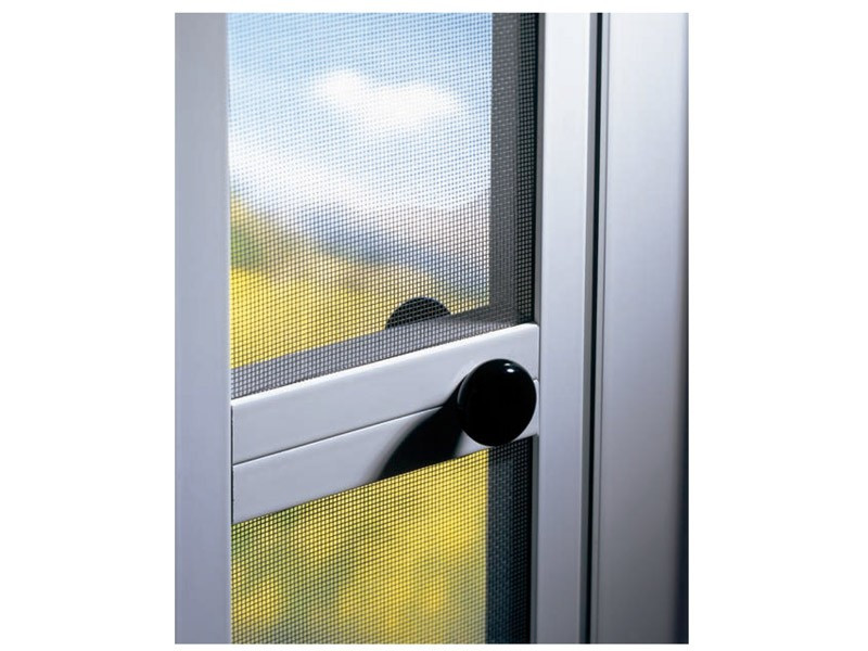 Mosquitera de Puerta Abatible