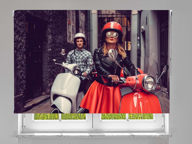 Estor enrollable FOTOGRAFIA mujeres scooter