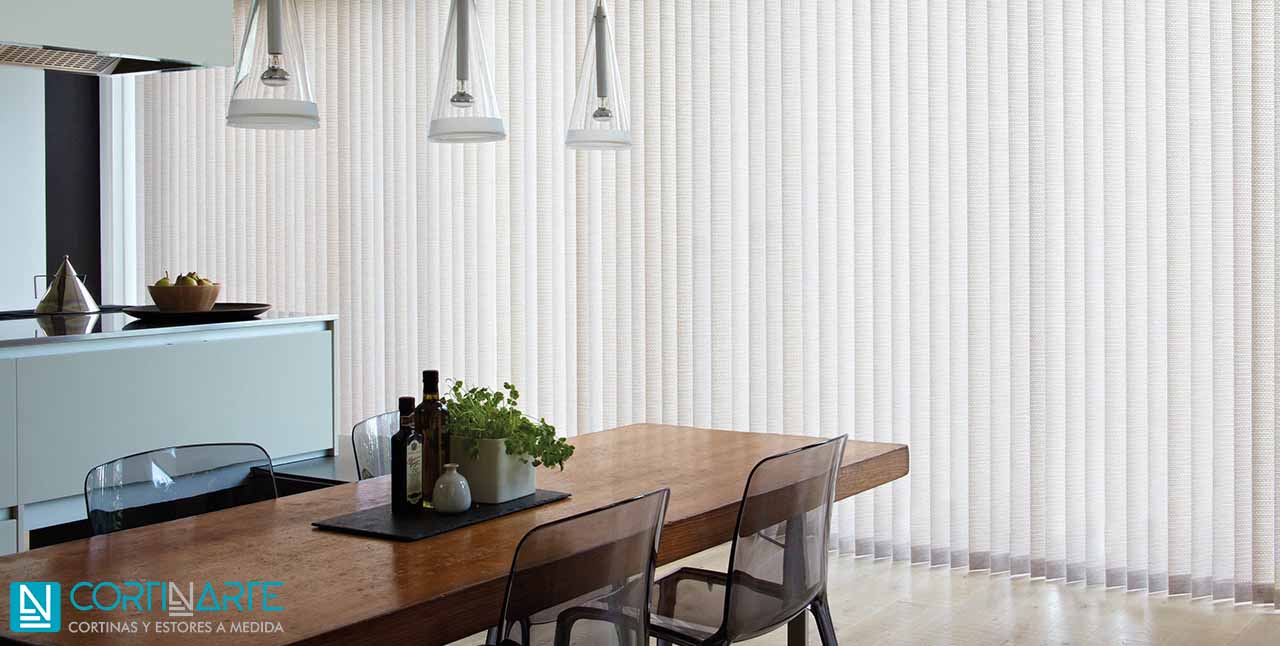CORTINAS DE LAMAS VERTICALES TRASLÚCIDAS AFRODITA COCINA