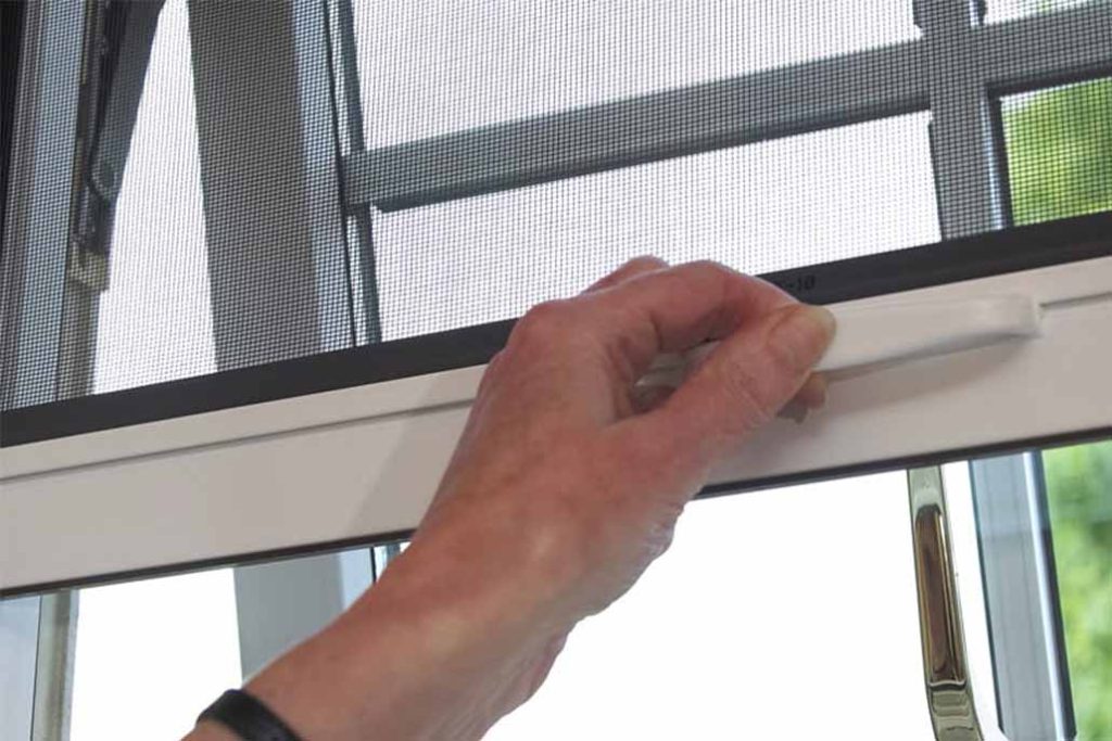 MOSQUITERAS ENROLLABLES PARA VENTANA AGARRE