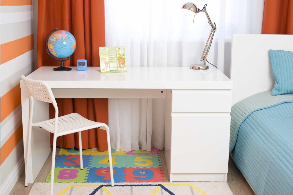 TIPOS DE CORTINAS MÁS COMUNES PARA HABITACIONES JUVENILES