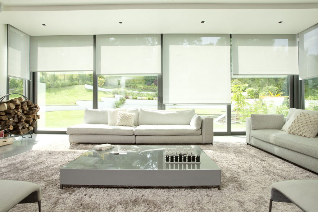 CORTINAS Y ESTORES ELEGANTES PARA SALONES