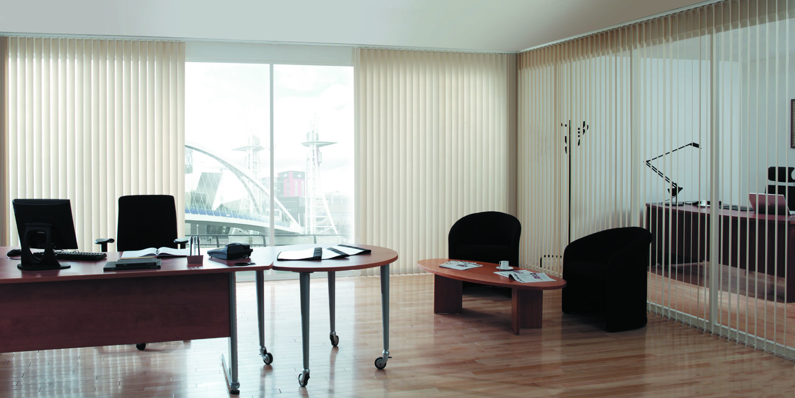CORTINAS DE LAMAS VERTICALES PARA OFICINAS