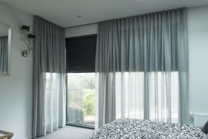 vale la pena comprar estores y cortinas a medida