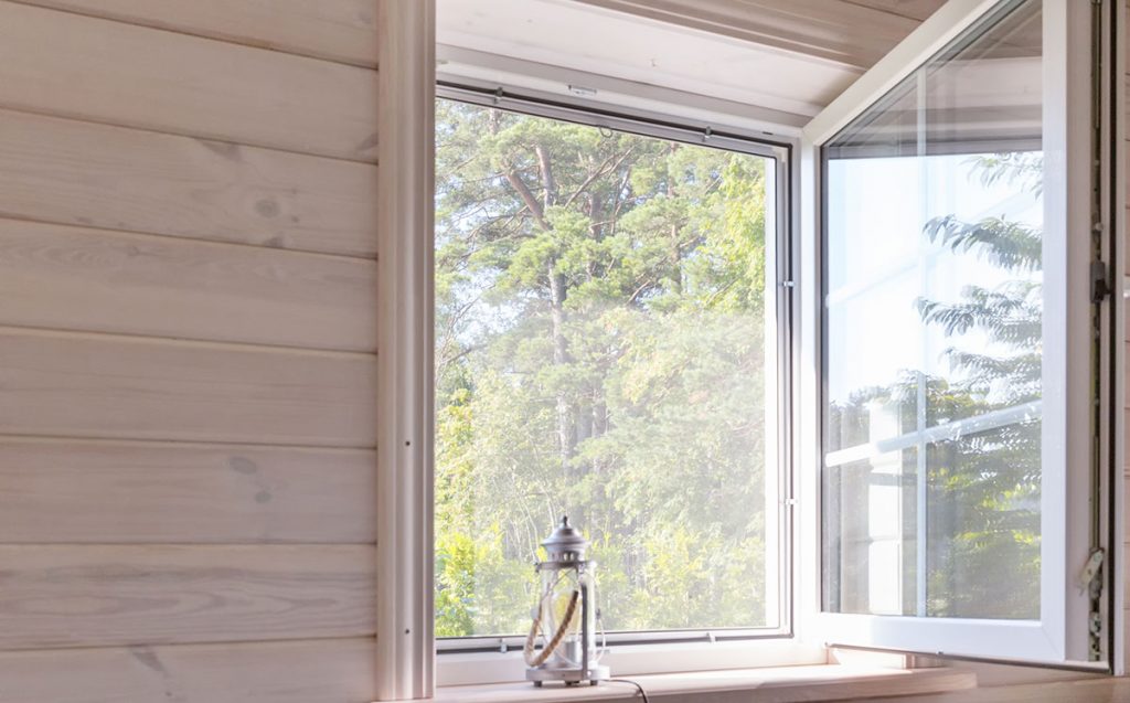 ventana con mosquitera