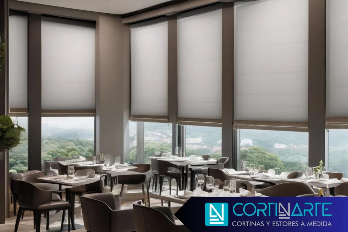 estores enrollables en espacios comerciales restaurante comedor